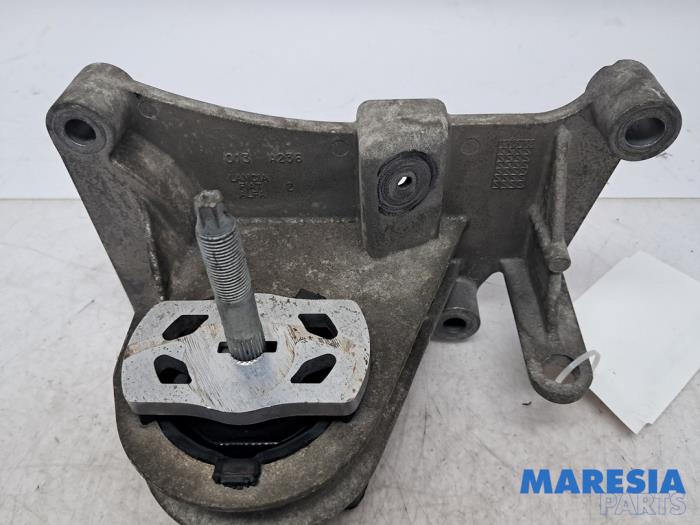 Used Engine mount Fiat Panda (312) 0.9 TwinAir Turbo 85 Price € 50,00 Margin scheme offered by Maresia Parts