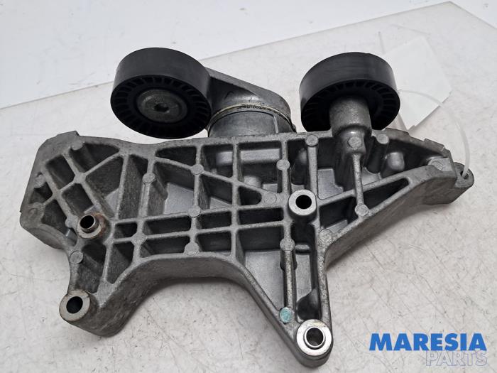 Gebrauchte Dynamostütze unten Fiat Panda (312) 0.9 TwinAir Turbo 85 Preis € 40,00 Margenregelung angeboten von Maresia Parts