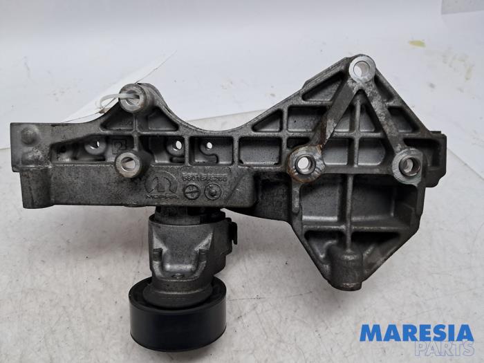 Usagé Support dynamo bas Fiat Ducato (250) 2.3 D 180 Multijet Prix € 42,35 Prix TTC proposé par Maresia Parts