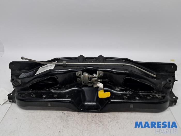 Begagnade Låsplatta Fiat Ducato (250) 2.3 D 180 Multijet Pris € 121,00 Inklusive moms erbjuds av Maresia Parts