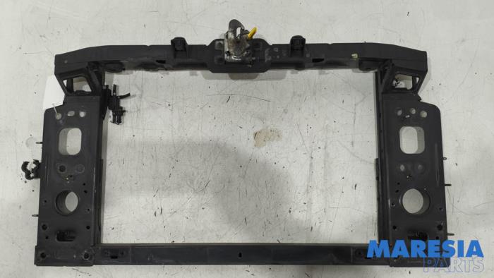 Begagnade Front Alfa Romeo Giulietta (940) 1.4 TB 16V MultiAir Pris € 89,95 Marginaltabell erbjuds av Maresia Parts