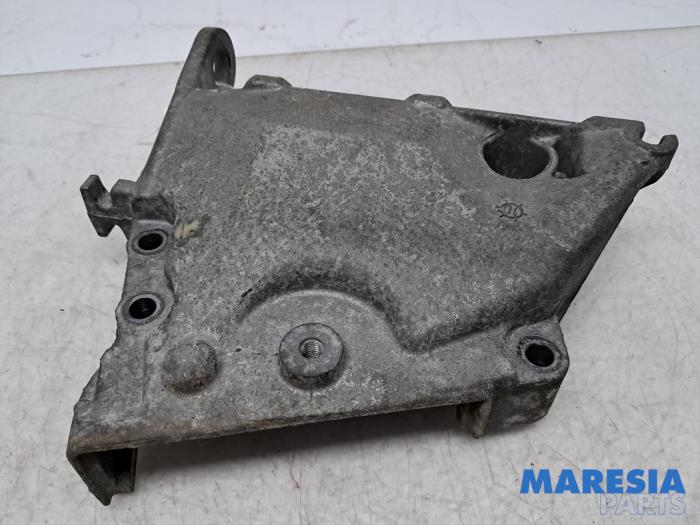 Gebrauchte Motorlager Renault Twingo II (CN) 1.2 16V Preis € 30,00 Margenregelung angeboten von Maresia Parts