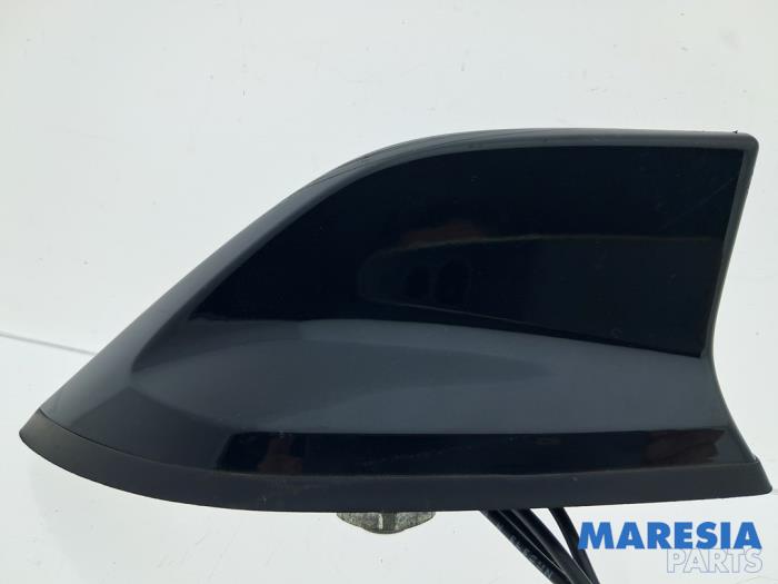 Używane Antena Renault Captur II (RJB) 1.3 Mild Hybrid 160 16V Cena € 100,00 Procedura marży oferowane przez Maresia Parts