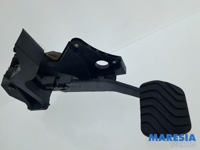 Używane Pedal hamulca Renault Captur II (RJB) 1.3 Mild Hybrid 160 16V Cena € 75,00 Procedura marży oferowane przez Maresia Parts