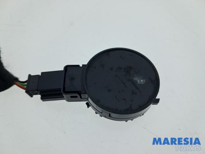 Begagnade Regnsensor Renault Captur II (RJB) 1.3 Mild Hybrid 160 16V Pris € 39,99 Marginaltabell erbjuds av Maresia Parts