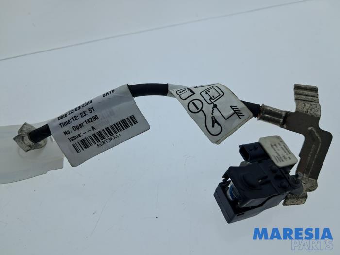 Begagnade Batterisensor Renault Captur II (RJB) 1.3 Mild Hybrid 160 16V Pris € 45,00 Marginaltabell erbjuds av Maresia Parts