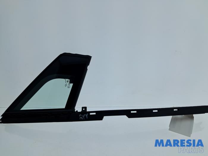 Usados Ventanilla triangular derecha delante Renault Captur II (RJB) 1.3 Mild Hybrid 160 16V Precio € 35,00 Norma de margen ofrecido por Maresia Parts