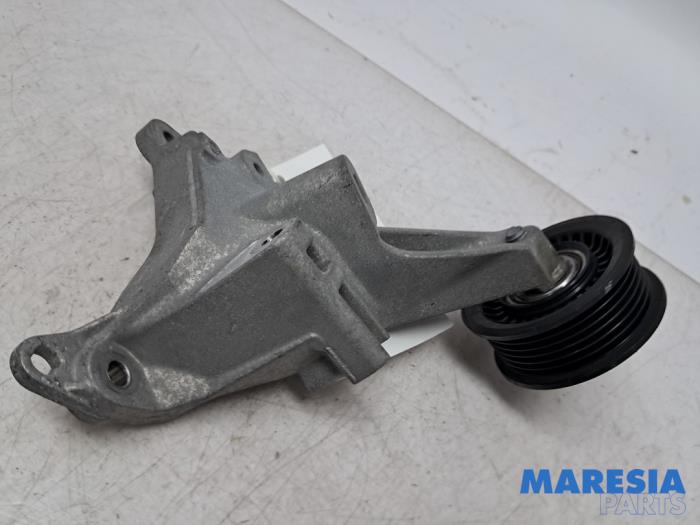 Gebrauchte Dynamostütze unten Renault Captur II (RJB) 1.3 Mild Hybrid 160 16V Preis € 27,50 Margenregelung angeboten von Maresia Parts