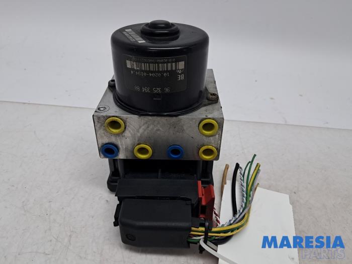 Begagnade ABS-pump Peugeot 206 CC (2D) 1.6 16V Pris € 75,00 Marginaltabell erbjuds av Maresia Parts