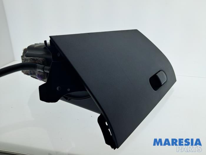 Begagnade Handskfack Alfa Romeo Giulietta (940) 1.4 TB 16V MultiAir Pris € 49,99 Marginaltabell erbjuds av Maresia Parts