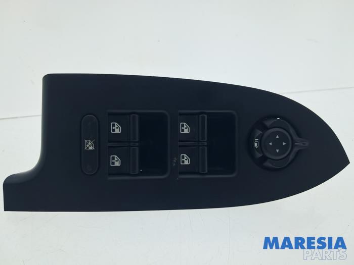 Usados Interruptor combinado de ventanillas Alfa Romeo Giulietta (940) 1.4 TB 16V MultiAir Precio € 100,00 Norma de margen ofrecido por Maresia Parts