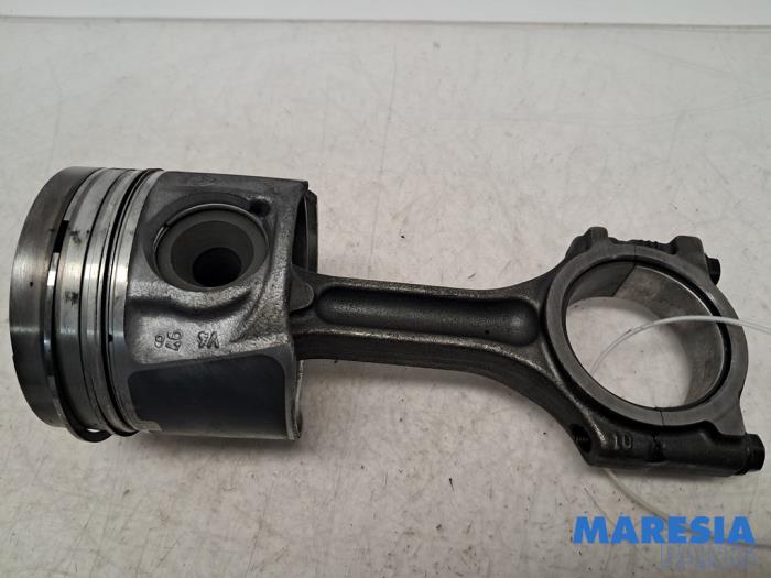 Begagnade Vevstake Opel Vivaro 1.6 CDTI 95 Euro 6 Pris € 60,50 Inklusive moms erbjuds av Maresia Parts
