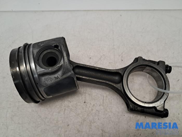 Begagnade Vevstake Opel Vivaro 1.6 CDTI 95 Euro 6 Pris € 60,50 Inklusive moms erbjuds av Maresia Parts