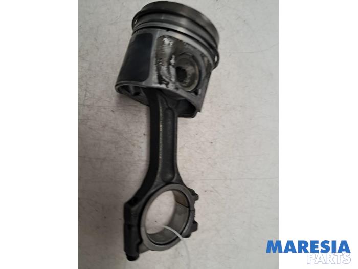 Begagnade Vevstake Opel Vivaro 1.6 CDTI 95 Euro 6 Pris € 60,50 Inklusive moms erbjuds av Maresia Parts