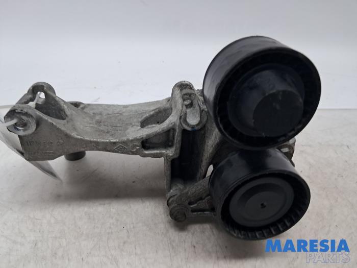 Usagé Support dynamo haut Renault Trafic (1FL/2FL/3FL/4FL) 1.6 dCi 95 Prix € 42,29 Prix TTC proposé par Maresia Parts