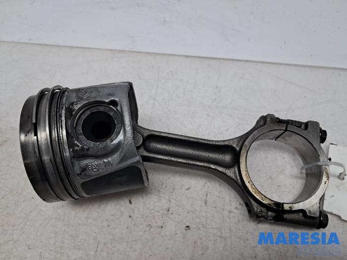 Gebrauchte Kolben Renault Trafic (1FL/2FL/3FL/4FL) 1.6 dCi 95 Preis € 90,75 Mit Mehrwertsteuer angeboten von Maresia Parts