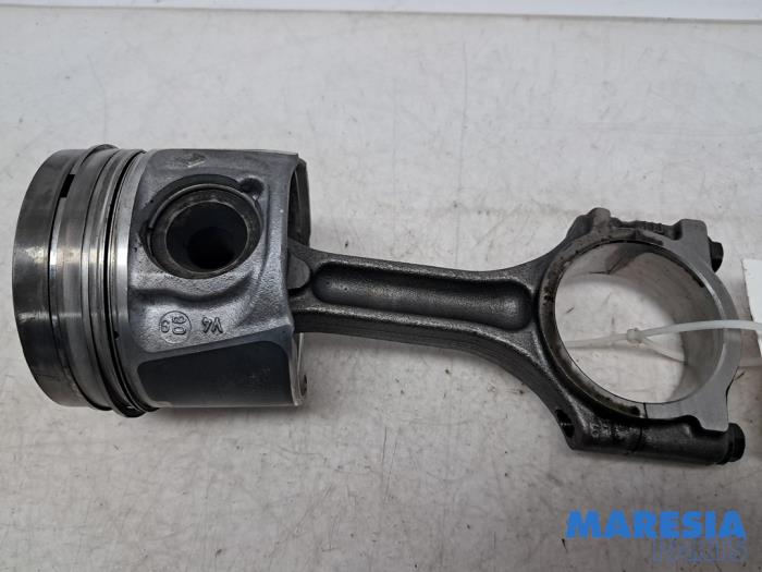 Gebrauchte Kolben Renault Trafic (1FL/2FL/3FL/4FL) 1.6 dCi 95 Preis € 90,75 Mit Mehrwertsteuer angeboten von Maresia Parts