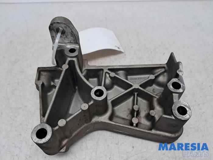 Used Engine mount Renault Kangoo Express (FW) 1.5 dCi 110 Price € 36,24 Inclusive VAT offered by Maresia Parts