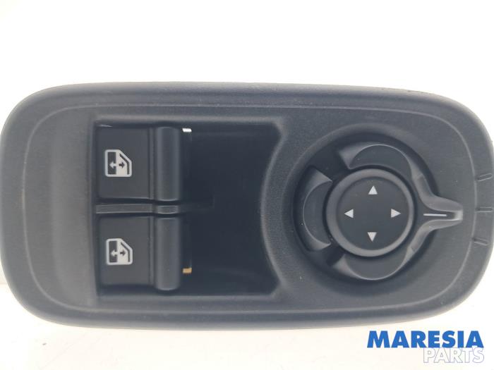 Usados Interruptor combinado de ventanillas Fiat 500e (332) 42 kWh 3+1 Precio € 26,50 Norma de margen ofrecido por Maresia Parts