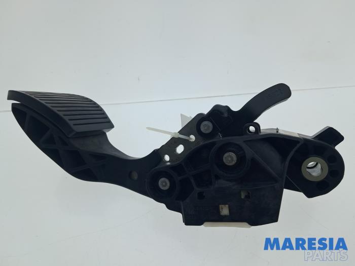 Używane Pedal hamulca Fiat 500e (332) 42 kWh 3+1 Cena € 84,95 Procedura marży oferowane przez Maresia Parts