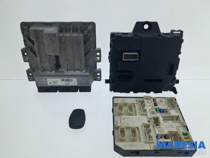 Used Engine management computer Renault Kangoo Express (FW) 1.5 dCi 110 Price € 302,50 Inclusive VAT offered by Maresia Parts
