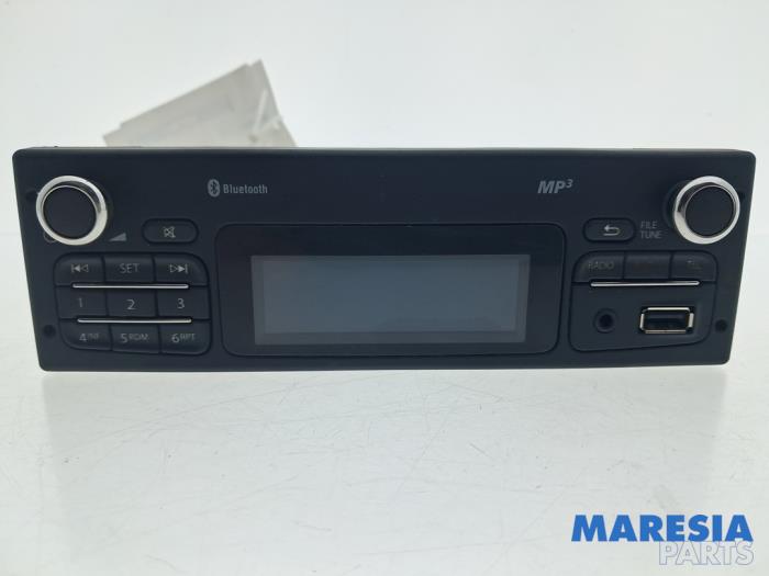 Używane Radio Renault Kangoo Express (FW) 1.5 dCi 110 Cena € 144,99 Z VAT oferowane przez Maresia Parts