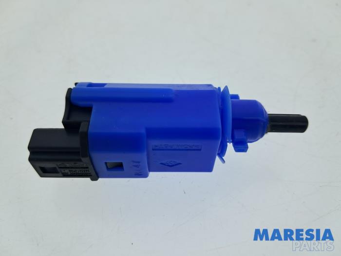 Używane Przelacznik Start/Stop Renault Twingo III (AH) 1.0 SCe 70 12V Cena € 9,99 Procedura marży oferowane przez Maresia Parts