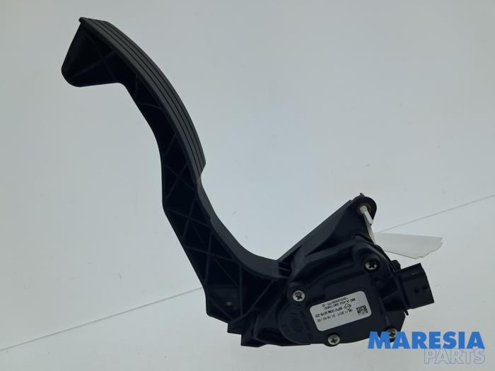 Używane Pedal gazu Renault Twingo III (AH) 1.0 SCe 70 12V Cena € 19,95 Procedura marży oferowane przez Maresia Parts