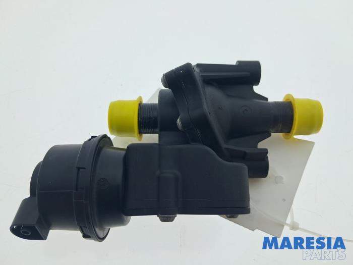 Begagnade Extra vattenpump Renault Twingo III (AH) 1.0 SCe 70 12V Pris € 50,00 Marginaltabell erbjuds av Maresia Parts