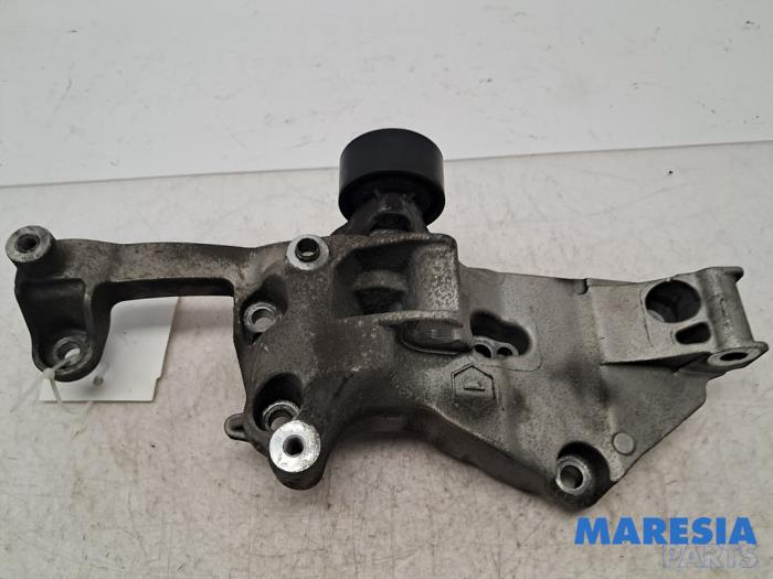 Usagé Support dynamo haut Citroen C3 (SX/SW) 1.2 12V e-THP PureTech 110 Prix € 29,95 Règlement à la marge proposé par Maresia Parts