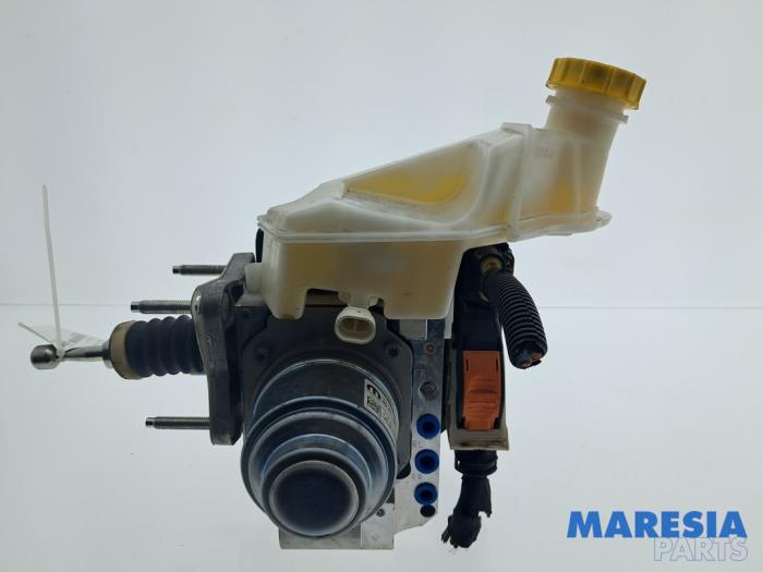 Używane Pompa ABS Fiat 500e (332) 42 kWh 3+1 Cena € 600,00 Procedura marży oferowane przez Maresia Parts
