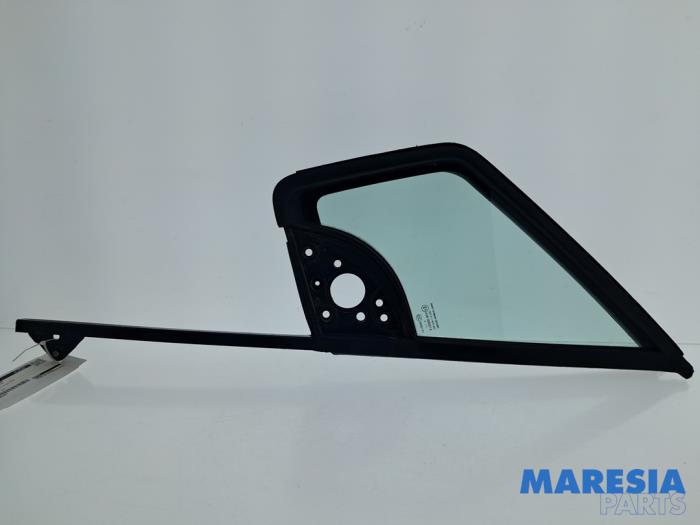 Usados Ventanilla triangular izquierda delante Citroen Berlingo 1.6 BlueHDI 75 Precio € 127,05 IVA incluido ofrecido por Maresia Parts