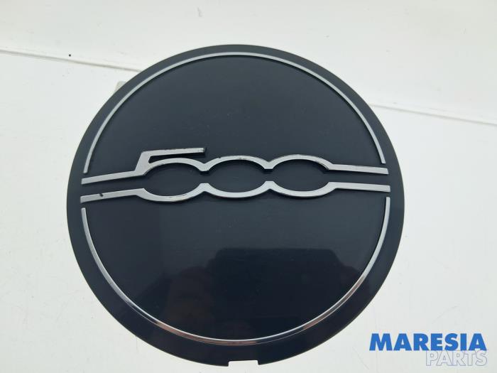 Używane Kolpak Fiat 500e (332) 42 kWh 3+1 Cena € 22,50 Procedura marży oferowane przez Maresia Parts