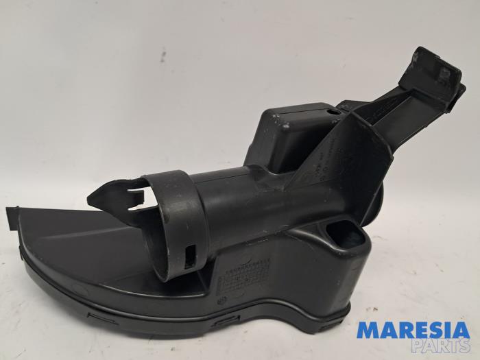 Begagnade Lufttratt Citroen C3 (SX/SW) 1.2 12V e-THP PureTech 110 Pris € 30,00 Marginaltabell erbjuds av Maresia Parts