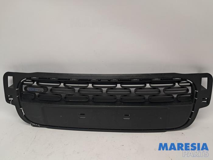 Używane Grill Citroen C3 (SX/SW) 1.2 12V e-THP PureTech 110 Cena € 55,00 Procedura marży oferowane przez Maresia Parts