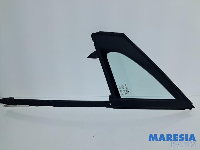 Usados Ventanilla triangular izquierda delante Citroen C3 (SX/SW) 1.2 12V e-THP PureTech 110 Precio € 50,00 Norma de margen ofrecido por Maresia Parts