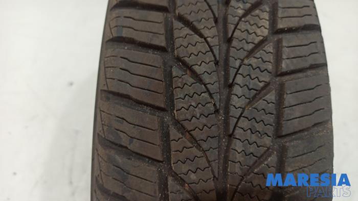 Usagé Pneu Peugeot 108 1.0 12V Prix € 20,00 Règlement à la marge proposé par Maresia Parts