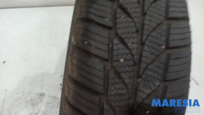 Usagé Pneu Peugeot 108 1.0 12V Prix € 20,00 Règlement à la marge proposé par Maresia Parts