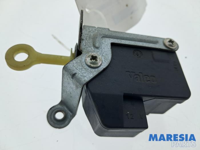 Używane Silnik tylnej klapy Peugeot 107 1.0 12V Cena € 20,00 Procedura marży oferowane przez Maresia Parts