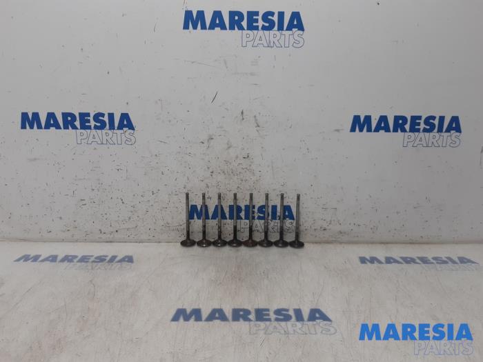Gebrauchte Einlassventil Alfa Romeo GT (937) 2.0 JTS 16V Preis € 40,00 Margenregelung angeboten von Maresia Parts