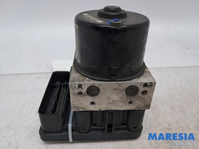 Usagé Pompe ABS Renault Espace (JK) 2.0 16V Turbo Prix € 157,50 Règlement à la marge proposé par Maresia Parts