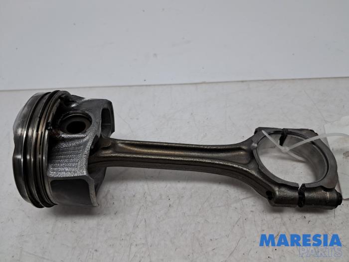Gebrauchte Kolben Citroen C4 Grand Picasso (3A) 1.2 12V PureTech 130 Preis € 50,00 Margenregelung angeboten von Maresia Parts