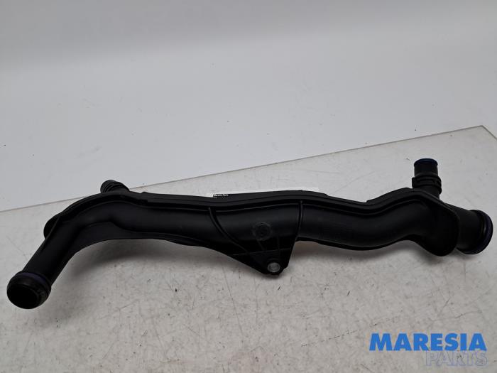 Begagnade Vattenrör Peugeot 2008 (CU) 1.2 Vti 12V PureTech 82 Pris € 22,99 Marginaltabell erbjuds av Maresia Parts