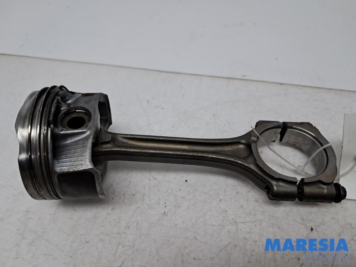 Usagé Bielle Peugeot 308 SW (L4/L9/LC/LJ/LR) 1.2 12V e-THP PureTech 110 Prix € 49,99 Règlement à la marge proposé par Maresia Parts