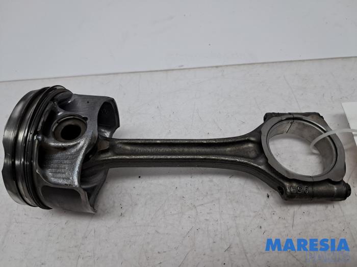 Usagé Bielle Peugeot 308 SW (L4/L9/LC/LJ/LR) 1.2 12V e-THP PureTech 110 Prix € 49,99 Règlement à la marge proposé par Maresia Parts