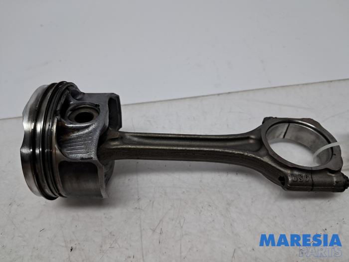 Usagé Bielle Peugeot 308 SW (L4/L9/LC/LJ/LR) 1.2 12V e-THP PureTech 110 Prix € 49,99 Règlement à la marge proposé par Maresia Parts
