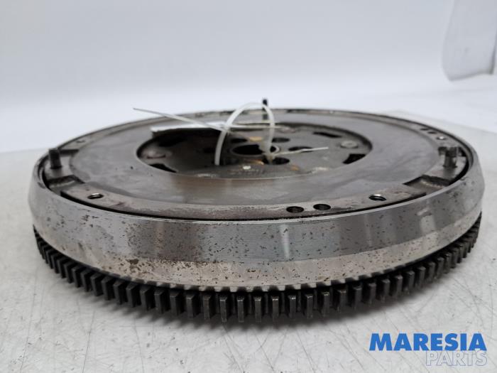 Gebrauchte Doppelte Masse Schwungrad Peugeot 308 SW (L4/L9/LC/LJ/LR) 1.2 12V e-THP PureTech 110 Preis € 149,95 Margenregelung angeboten von Maresia Parts