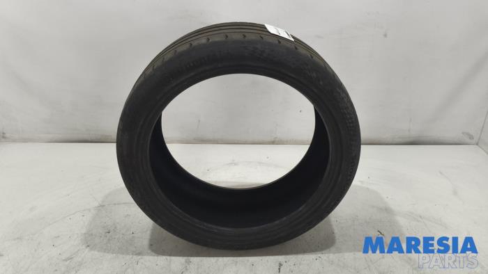 Używane Opona Peugeot RCZ (4J) 1.6 16V THP Cena € 40,00 Procedura marży oferowane przez Maresia Parts