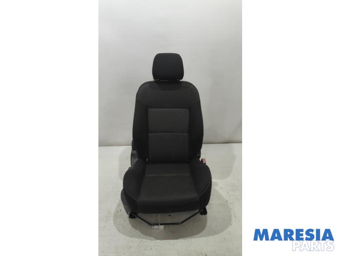 Begagnade Säte, höger Peugeot 207 CC (WB) 1.6 16V Pris € 100,00 Marginaltabell erbjuds av Maresia Parts
