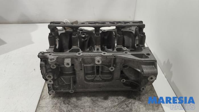 Used Engine crankcase Renault Captur I (2R) 1.2 TCE 16V EDC Price € 250,00 Margin scheme offered by Maresia Parts